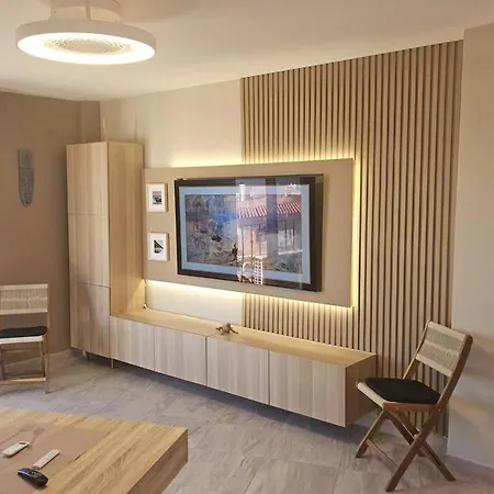 Symphony Sunrise, With Stunning Sea Views And Short Walk To The By Namaste Elite Appartement