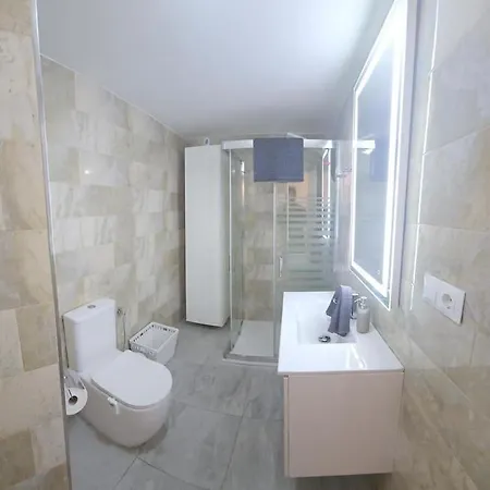 아파트 Symphony Sunrise, With Stunning Sea Views And Short Walk To The By Namaste Elite 토레몰리노스