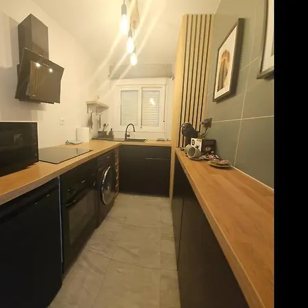 Appartement Symphony Sunrise, With Stunning Sea Views And Short Walk To The By Namaste Elite