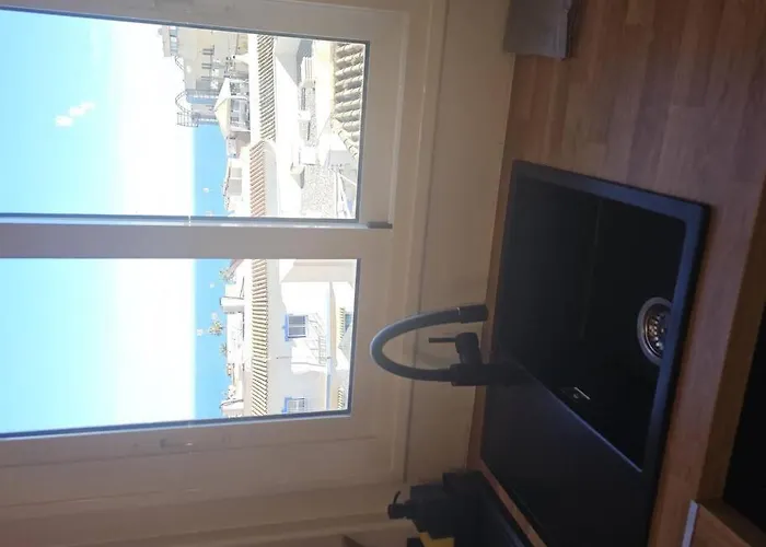 Symphony Sunrise, With Stunning Sea Views And Short Walk To The By Namaste Elite *