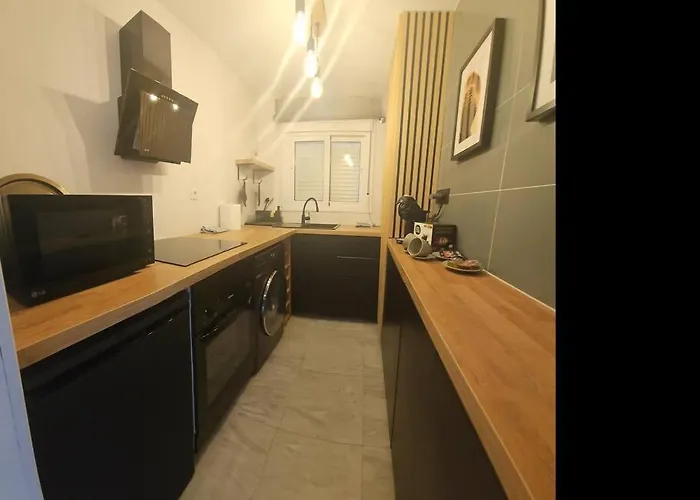 Διαμέρισμα Symphony Sunrise, With Stunning Sea Views And Short Walk To The By Namaste Elite