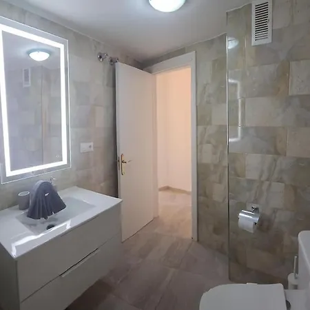 Daire Symphony Sunrise, With Stunning Sea Views And Short Walk To The By Namaste Elite *