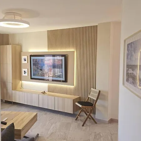 Appartement Symphony Sunrise, With Stunning Sea Views And Short Walk To The By Namaste Elite *