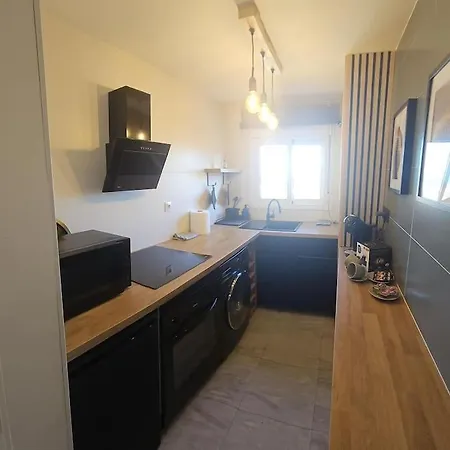 Symphony Sunrise, With Stunning Sea Views And Short Walk To The By Namaste Elite Appartement